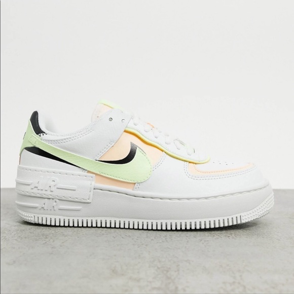 Nike Shoes - EUC Nike Air Force One Size 6 White Platform Low Top Swoosh Tennis Sneaker Shoes